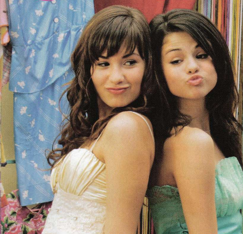 selena-and-demi1.jpg