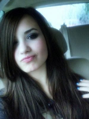 Demi-and-Selena-selena-gomez-and-demi-lovato-1548384-300-400.jpg