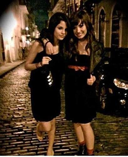 2573957_306974ae3d9876dc_selena-gomez-demi-lovato_xxlarge.jpg