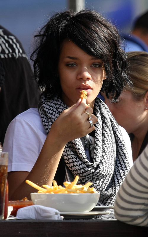 rihanna-lunch.jpg